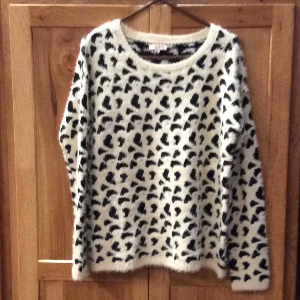 Women’s ANDREE by unit sweater. Size M
